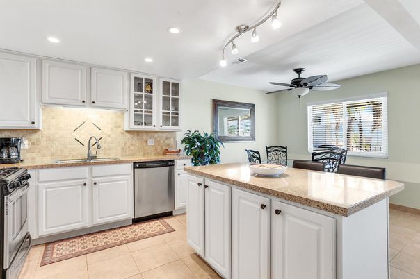 Dining room, Interior, Kitchen, Recessed Lighting