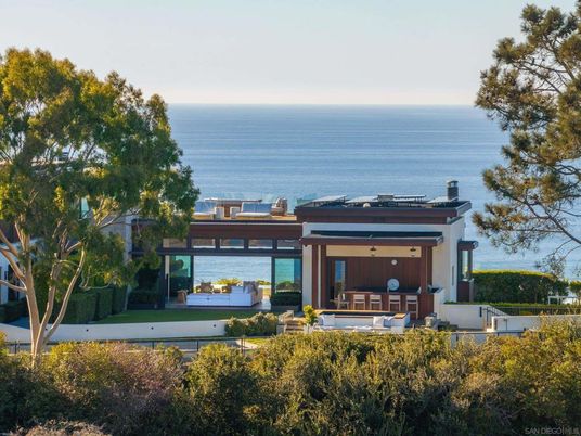 Exterior, Facade, Water, Modern