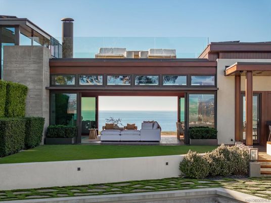 Exterior, Facade, Water, Modern