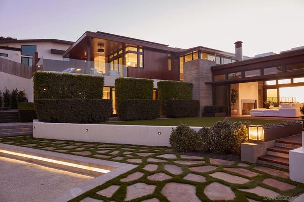 Backyard, Exterior, Facade, Modern