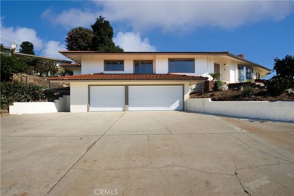 Attached, Exterior, Facade, Mediterranean