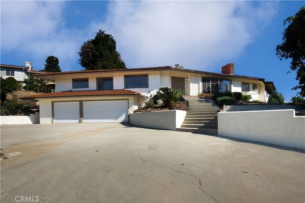 Attached, Exterior, Facade, Ranch