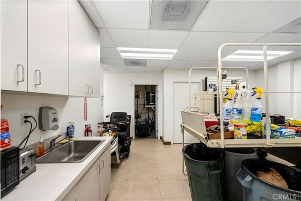Interior, Kitchen, Recessed Lighting, Washer