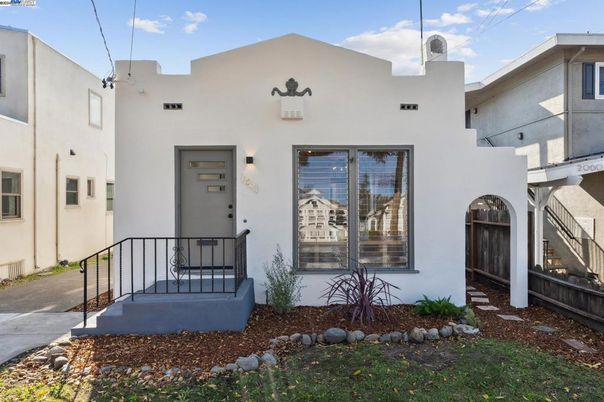 Exterior, Facade, Spanish Mediterranean