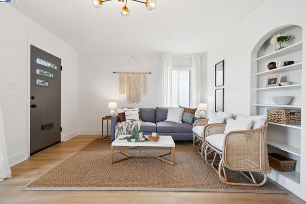 Interior, Living room, Pendant Lights, Wood Texture Flooring