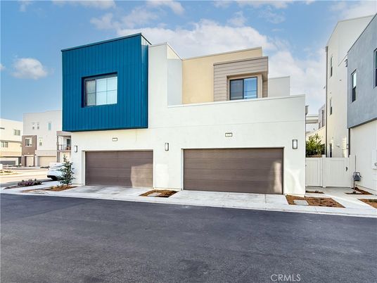 Attached, Exterior, Facade, Modern