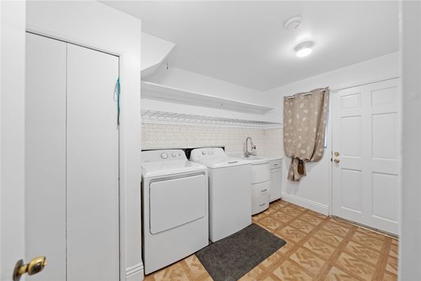 Interior, Washer, Wood Texture Flooring