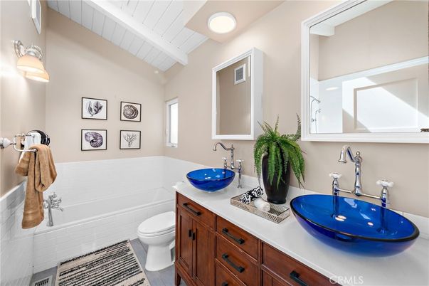 Bathroom, Dual Sink Vanities, Interior