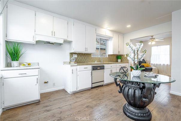 Dining room, Interior, Kitchen, Recessed Lighting, Wood Texture Flooring