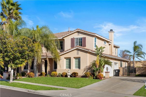 Attached, Exterior, Facade, Mediterranean
