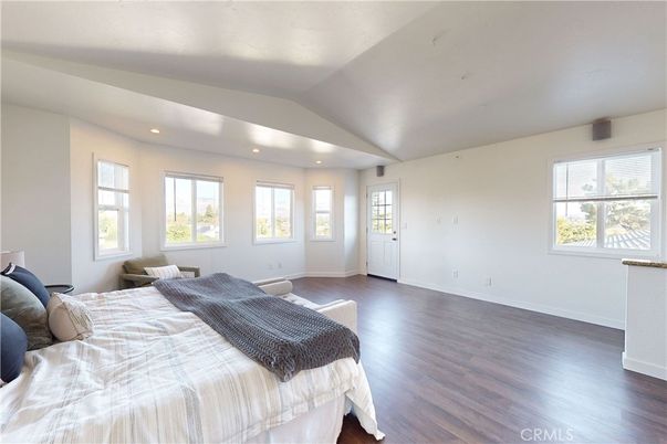 Interior, Pendant Lights, Wood Texture Flooring