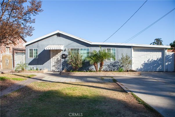 Attached, Exterior, Facade, Ranch