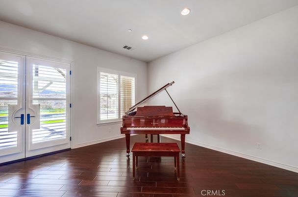 Interior, Piano, Recessed Lighting, Wood Texture Flooring