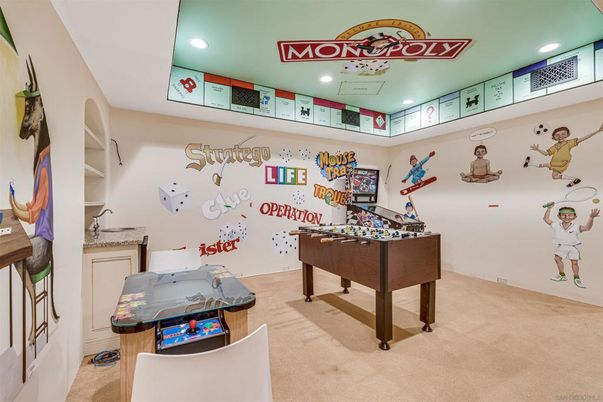 Game Room, Interior, Recessed Lighting