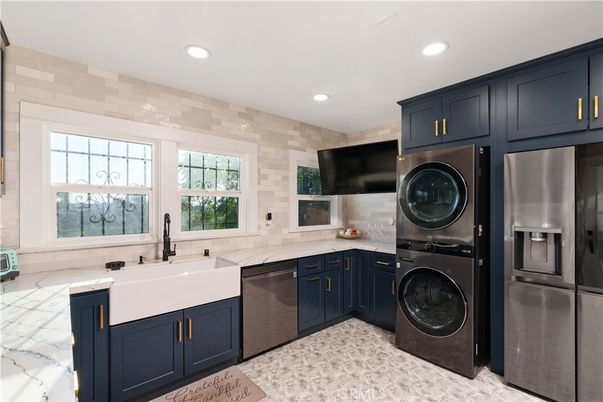 Interior, Kitchen, Recessed Lighting, Stainless Steel Appliances, Washer