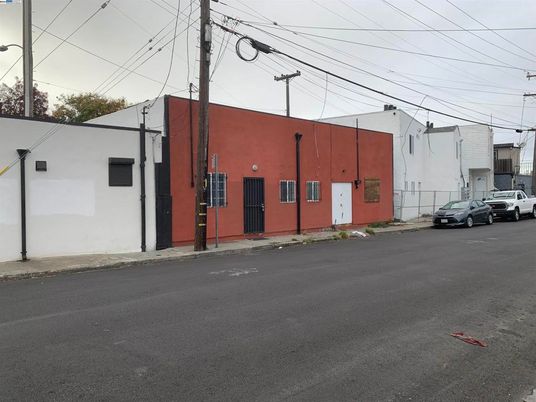 Exterior, Facade, None