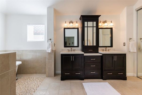 Bathroom, Dual Sink Vanities, Interior