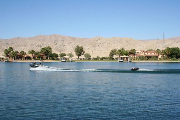 Exterior, Lake