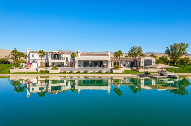 Exterior, Lake