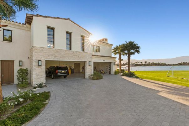 Attached, Backyard, Exterior, Facade, Water, Modern