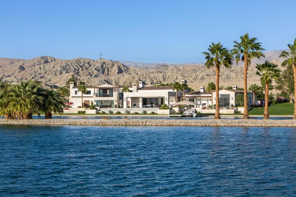 Exterior, Lake