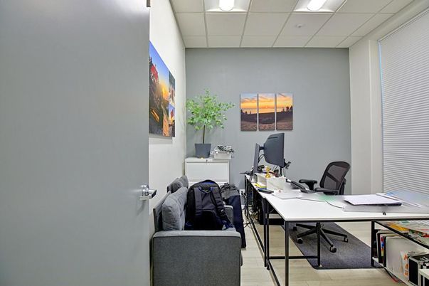 Home Office, Interior