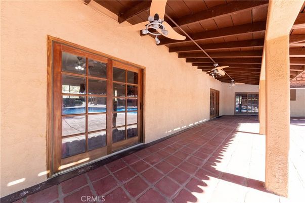 Empty room, Interior, Wooden Beams, Wooden Ceilings