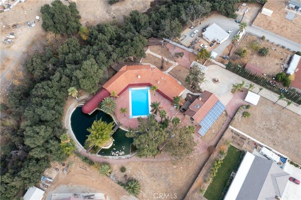 Exterior, Drone
