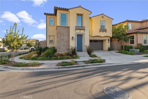Attached, Exterior, Facade, Mediterranean