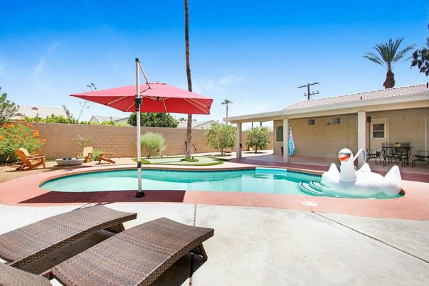 Exterior, Pool