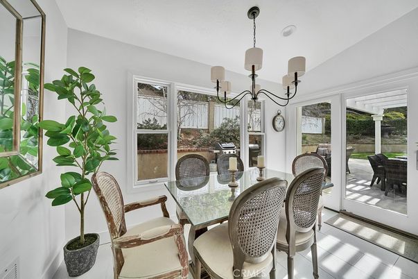Chandelier, Dining room, Interior