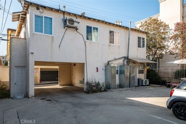 Attached, Exterior, Facade, Rowhouse