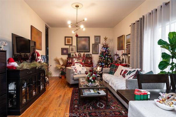 Interior, Living room, Pendant Lights, Wood Texture Flooring