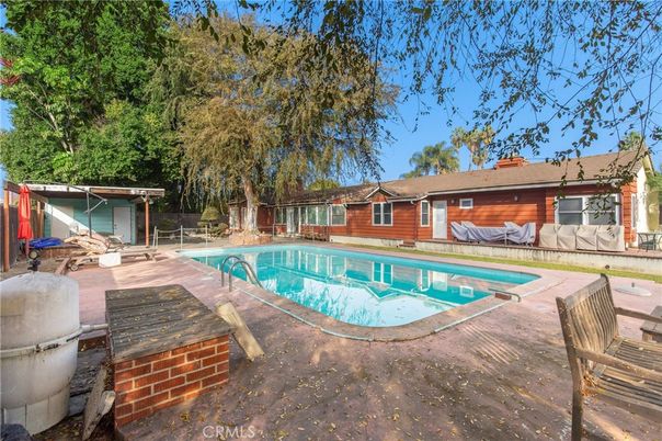 Exterior, Pool