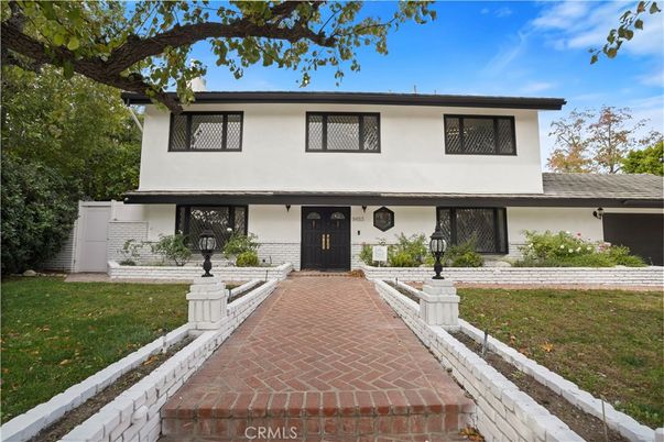 Backyard, Exterior, Facade, Split Level