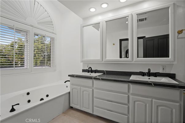 Bathroom, Dual Sink Vanities, Interior, Recessed Lighting