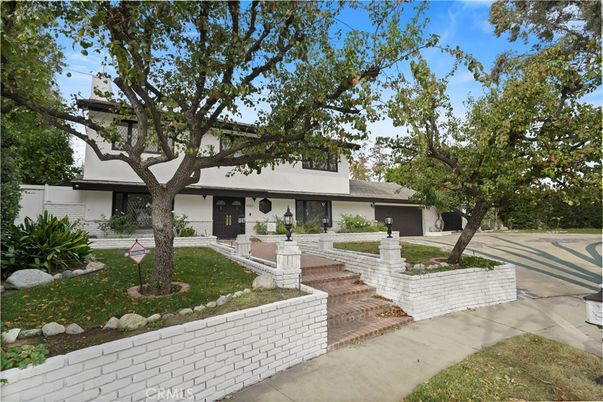 Backyard, Exterior, Facade, Ranch