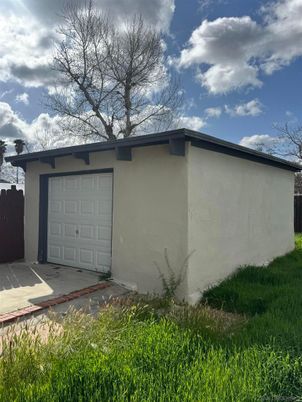 Detached Garage, Exterior