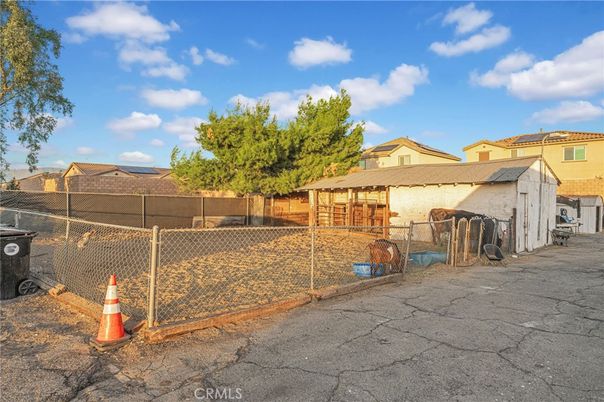 Backyard, Exterior