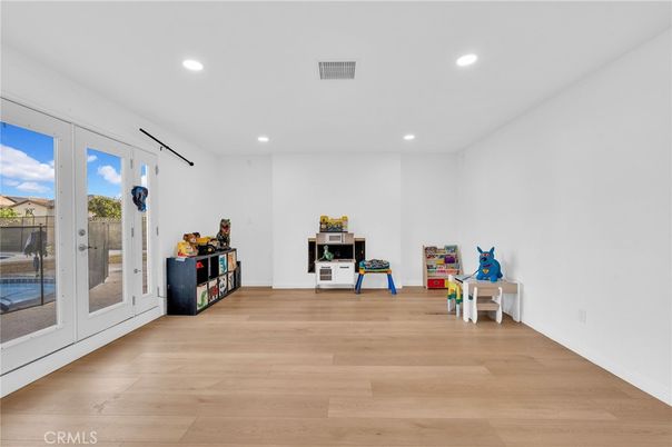 Interior, Recessed Lighting, Wood Texture Flooring