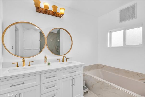 Bathroom, Dual Sink Vanities, Interior