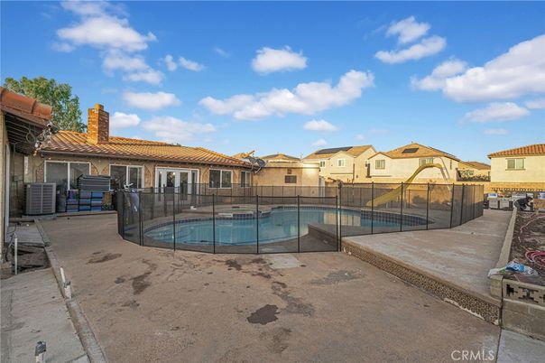 Exterior, Pool