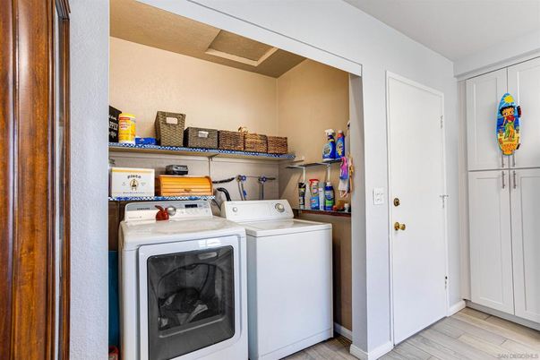 Interior, Utility Closets, Washer, Wood Texture Flooring
