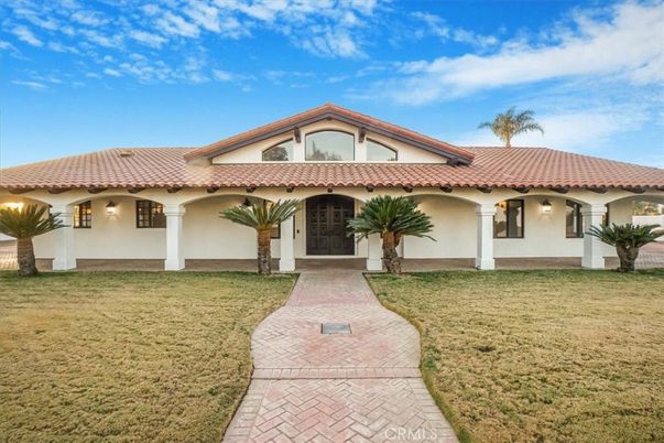 Backyard, Exterior, Facade, Mediterranean