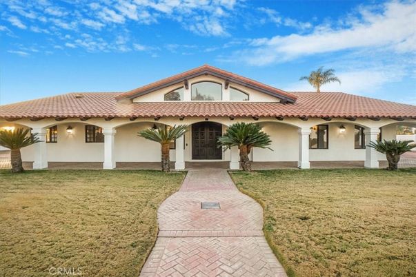 Backyard, Exterior, Facade, Mediterranean