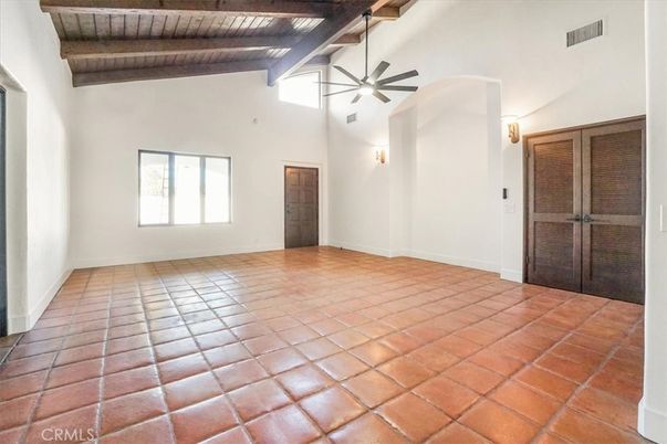 Empty room, Interior, Wooden Beams, Wooden Ceilings