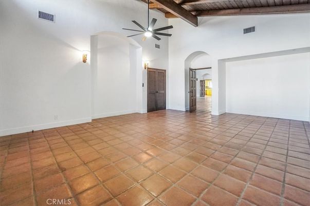 Empty room, Interior, Wooden Beams, Wooden Ceilings