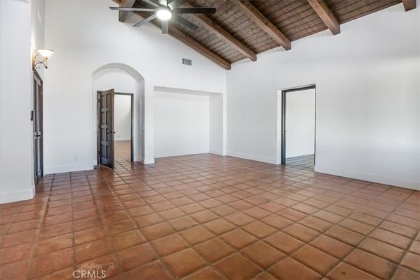 Empty room, Interior, Wooden Beams, Wooden Ceilings