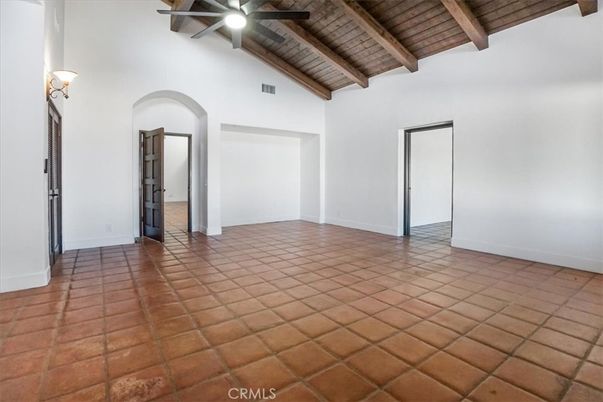 Empty room, Interior, Wooden Beams, Wooden Ceilings