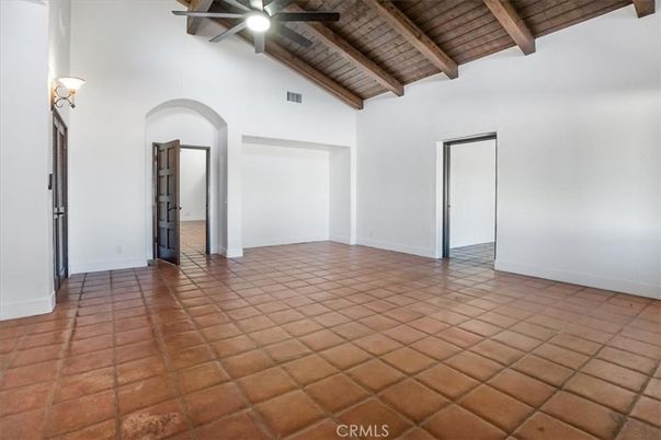 Empty room, Interior, Wooden Beams, Wooden Ceilings